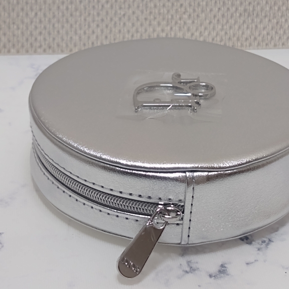 Dior Silver Makeup Round Bag Pouch Clutch New No Tag With Box - Picture 5 of 10